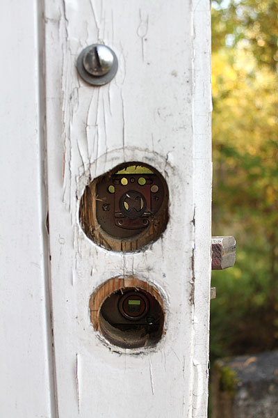Hylätyt talot - muistojen pihat