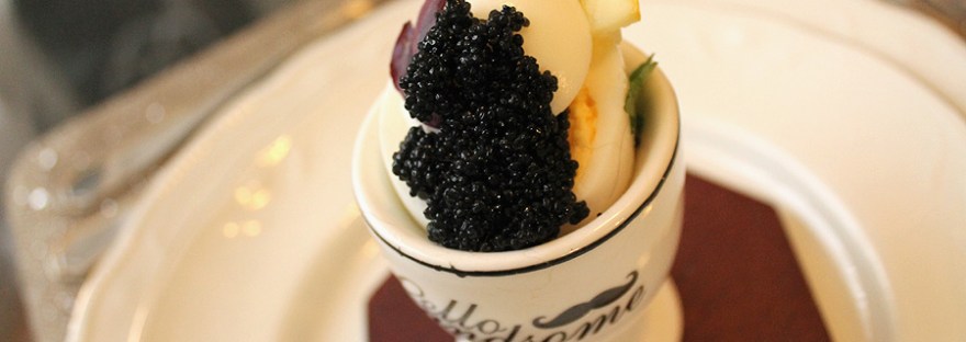 Maistelumenu - merileväkaviaaria, kookoskastiketta ja rosmariini-sabayon, Voimapuu