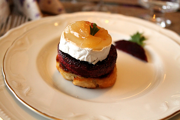 Maistelumenu - merileväkaviaaria, kookoskastiketta ja rosmariini-sabayon