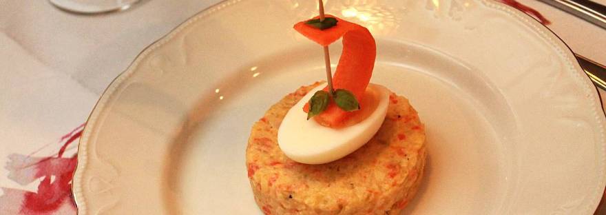 Maistelumenu - kasviskakkua, chorizoa, pihviä ja juustoja, Voimapuu