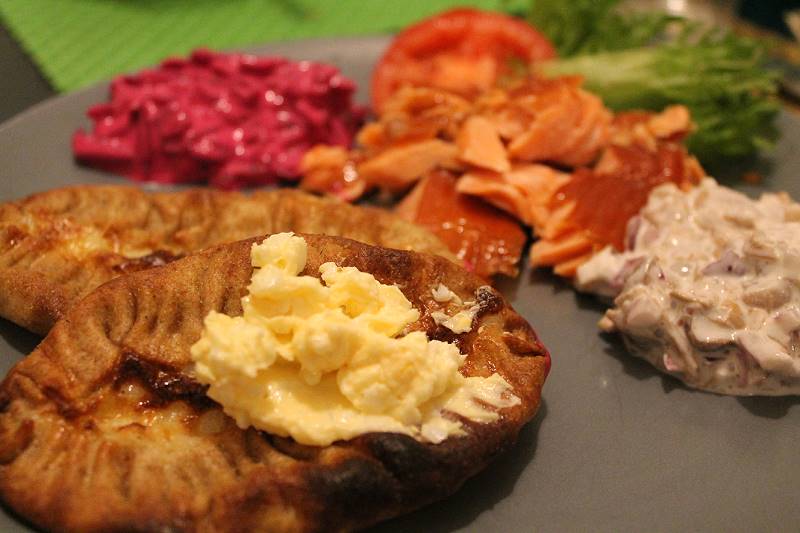 tarjoilu_lohi_sienet