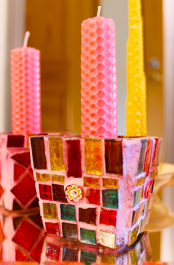 mosaiikkikynttilänjalka ja mehiläisvahakynttilä, Voimapuu