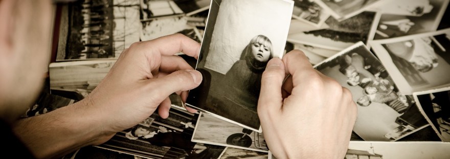 Valokuvien katselu. Miksi muisteleminen on tärkeää? Voimapuu